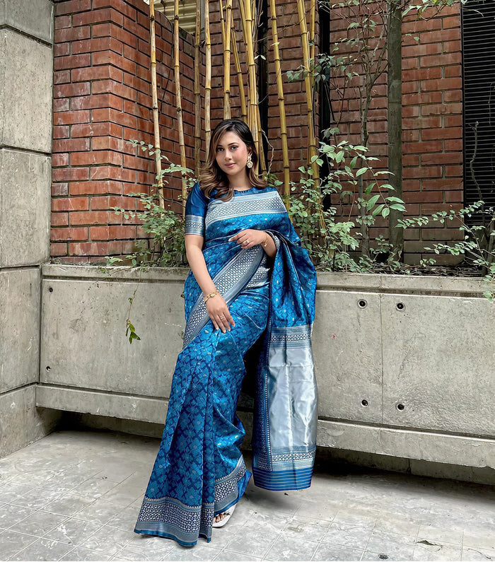 Graceful Blue Jacquard Saree – Premium Woven Design & Elegant Festive Style