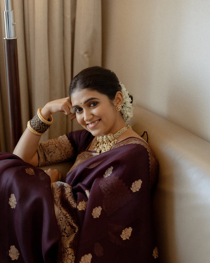 Elegant Maroon Jacquard Saree with Rich Woven Detailing