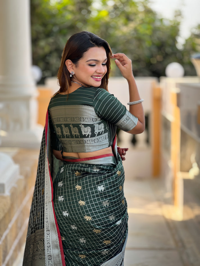Green Jacquard Saree – Premium Woven Traditional Saree for Festive & Wedding Wear