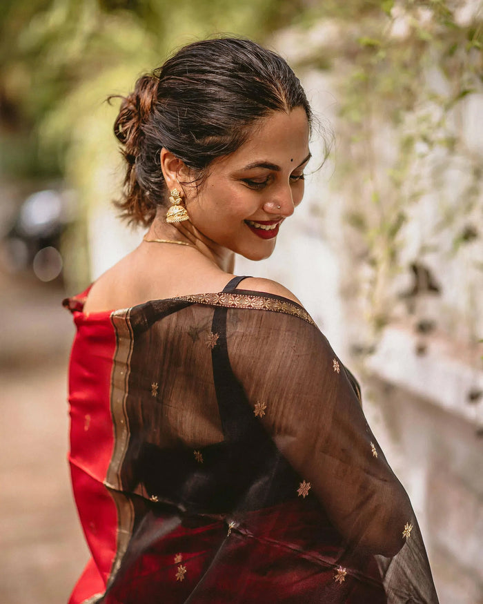 Red Jacquard Saree – Festive, Elegant & Premium Ethnic Wear