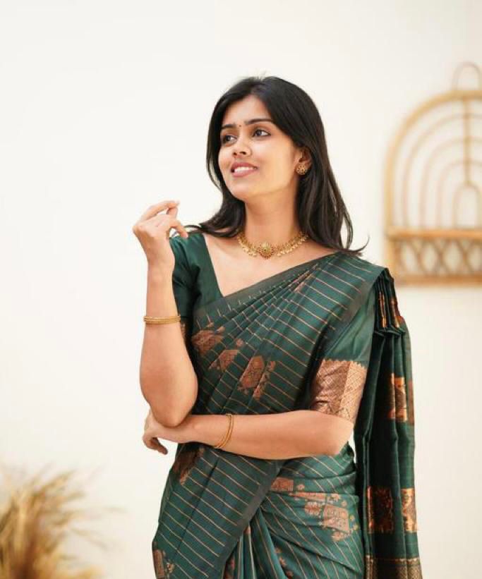 Elegant Green Jacquard Saree for Festive, Party & Traditional Wear