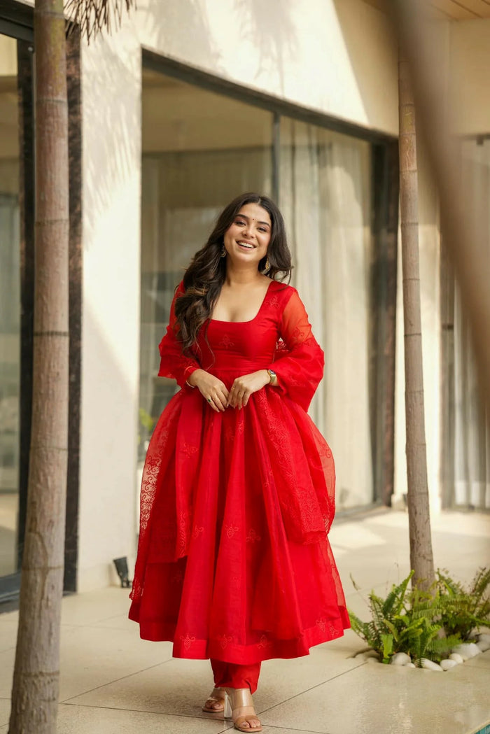 Ruby Royale Thread Work Kurta Set