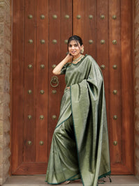 Green Jacquard Saree – Elegant Heritage Weave with Timeless Appeal