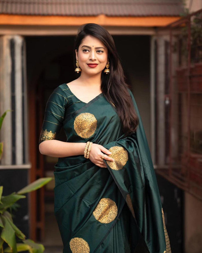 Elegant Green Jacquard Saree for Women – Festive & Party Wear Designer Drape