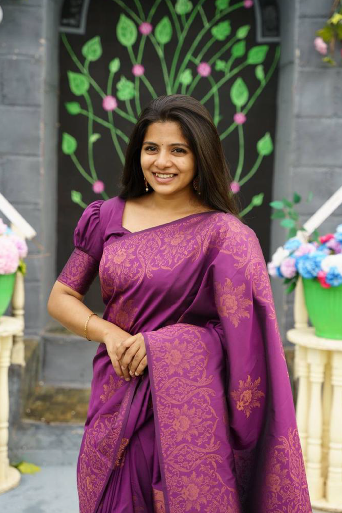 Luxury Dark Purple Jacquard Saree – Rich Weave & Timeless Elegance
