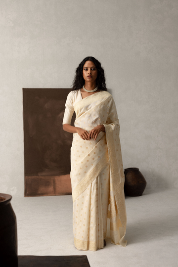 Elegant Cream Jacquard Saree for Women – Classic Festive & Traditional Wear