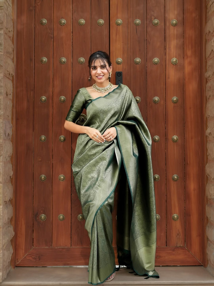 Green Jacquard Saree – Elegant Heritage Weave with Timeless Appeal