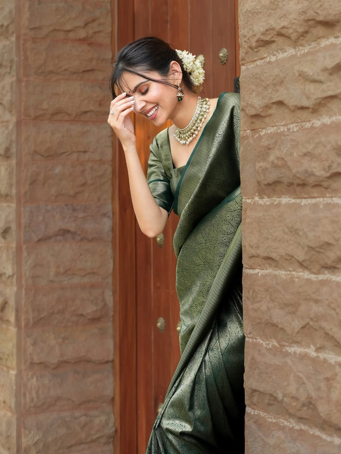 Green Jacquard Saree – Elegant Heritage Weave with Timeless Appeal