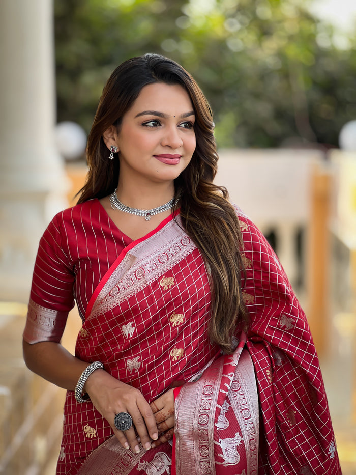 Red Jacquard Saree – Luxe Weave for Festive & Bridal Elegance