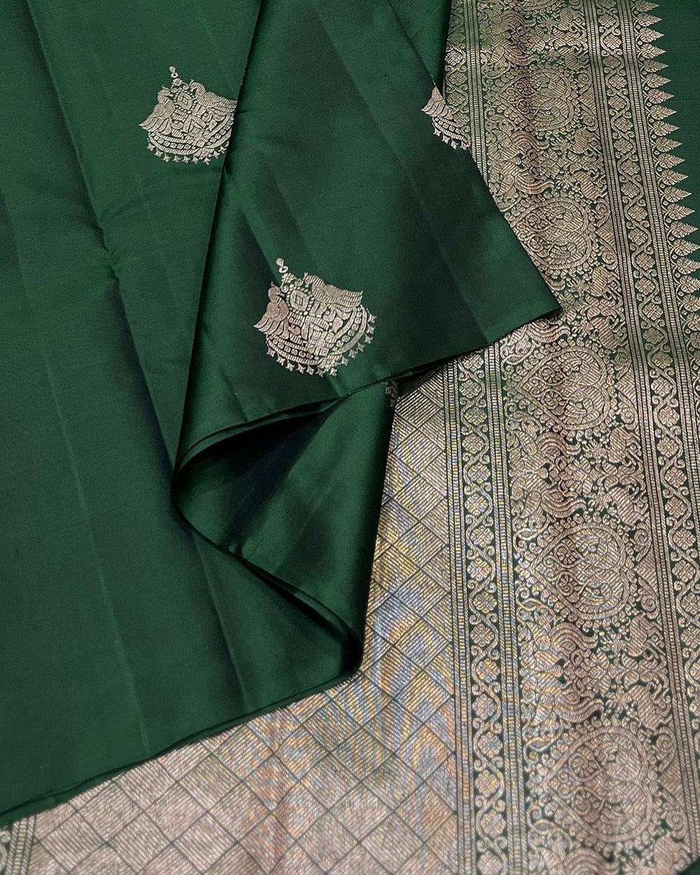 Graceful Mahendi Green Jacquard Saree