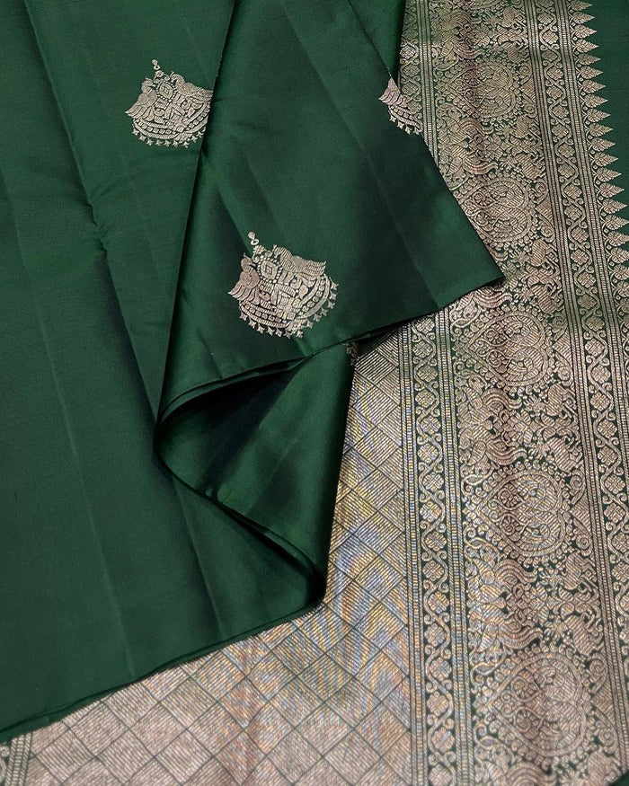 Graceful Mahendi Green Jacquard Saree – Elegant Traditional Indian Wear for Women