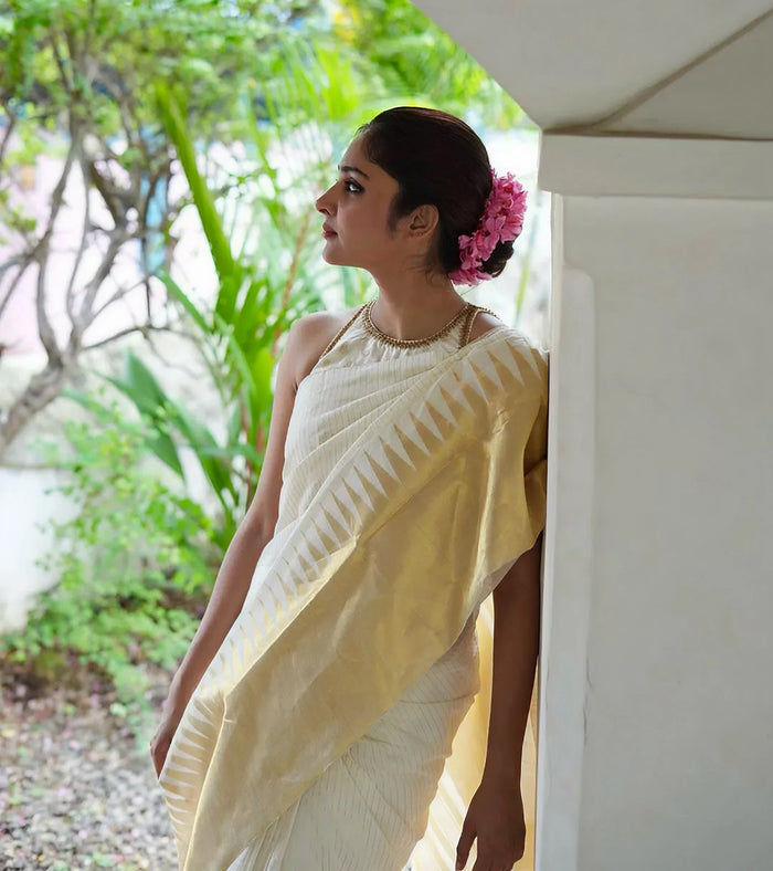 Pure White Jacquard Saree – Elegant Woven Texture & Timeless Festive Wear