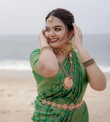 Vibrant Green Jacquard Saree – Luxurious Woven Design & Festive Elegance
