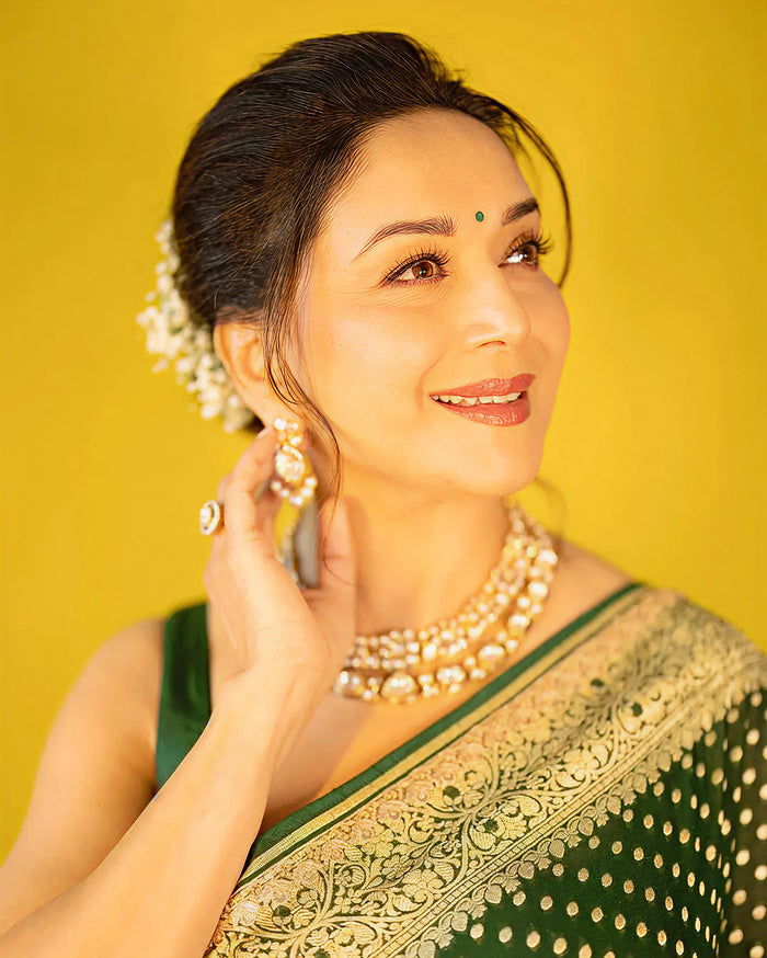 Emerald Green Jacquard Saree – Luxurious Woven Texture & Festive Elegance