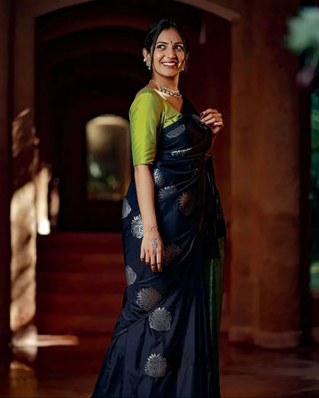 Majestic Dark Blue Jacquard Saree for Weddings, Festivals & Elegant Evenings