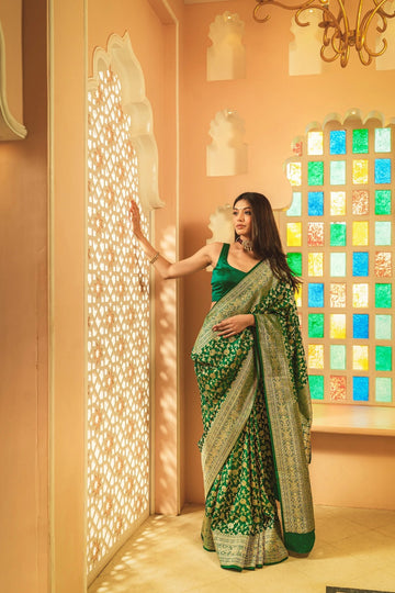 Vibrant Green Jacquard Saree – Premium Woven Saree for Festive, Wedding & Party Wear