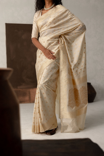 Elegant Cream Jacquard Saree for Women – Classic Festive & Traditional Wear