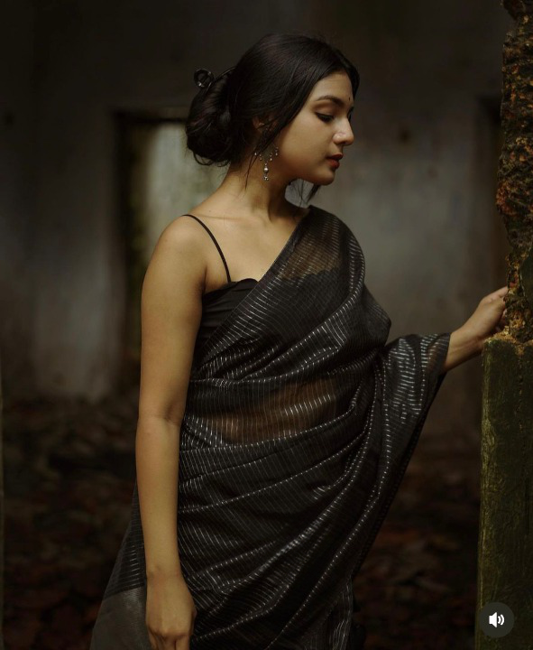 Black Grey Jacquard Saree for Sophisticated Festive & Party Elegance