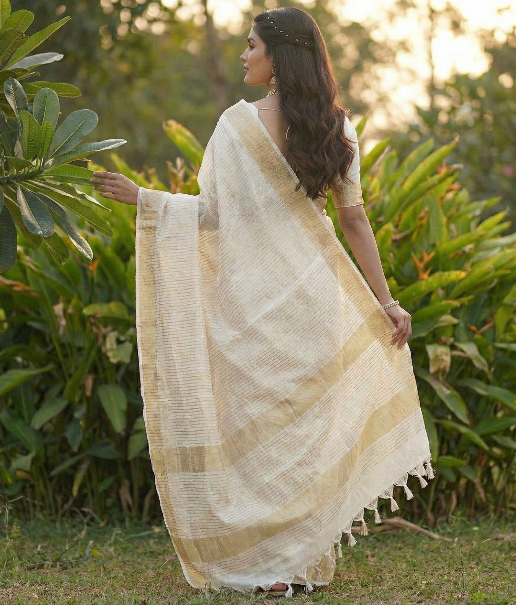 Elegant Off-White Jacquard Saree