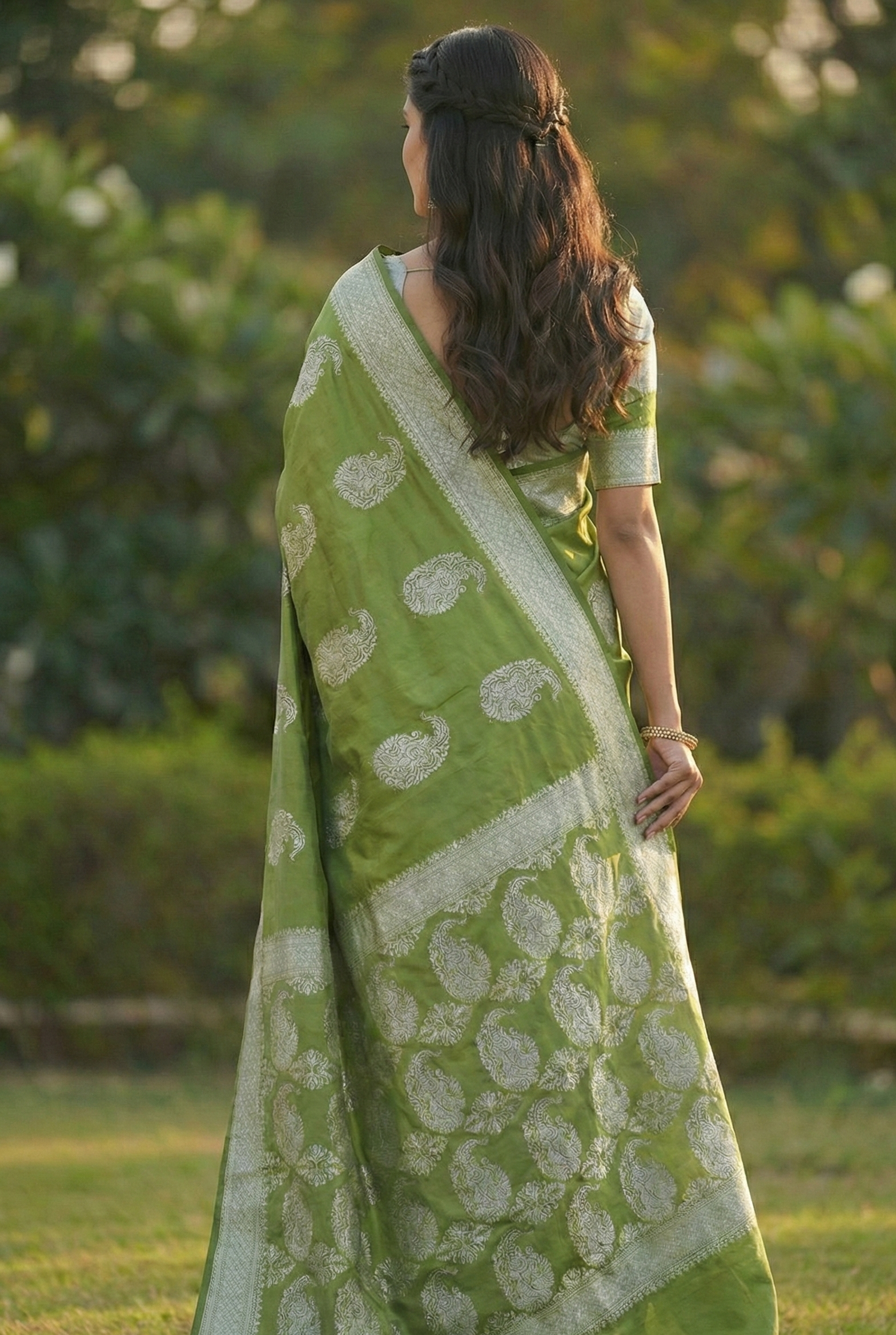 Elegant Mahendi Green Jacquard Saree