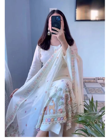 Elegant Off-White Premium Embroidered Kurta Set with Dupatta
