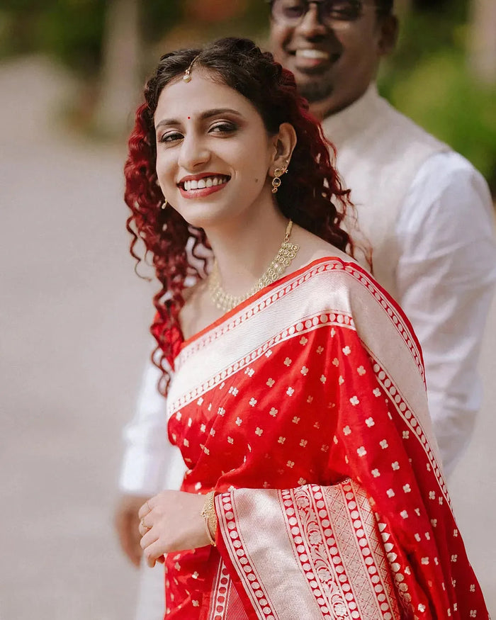 Vibrant Red Jacquard Saree – Luxurious Woven Texture & Festive Elegance