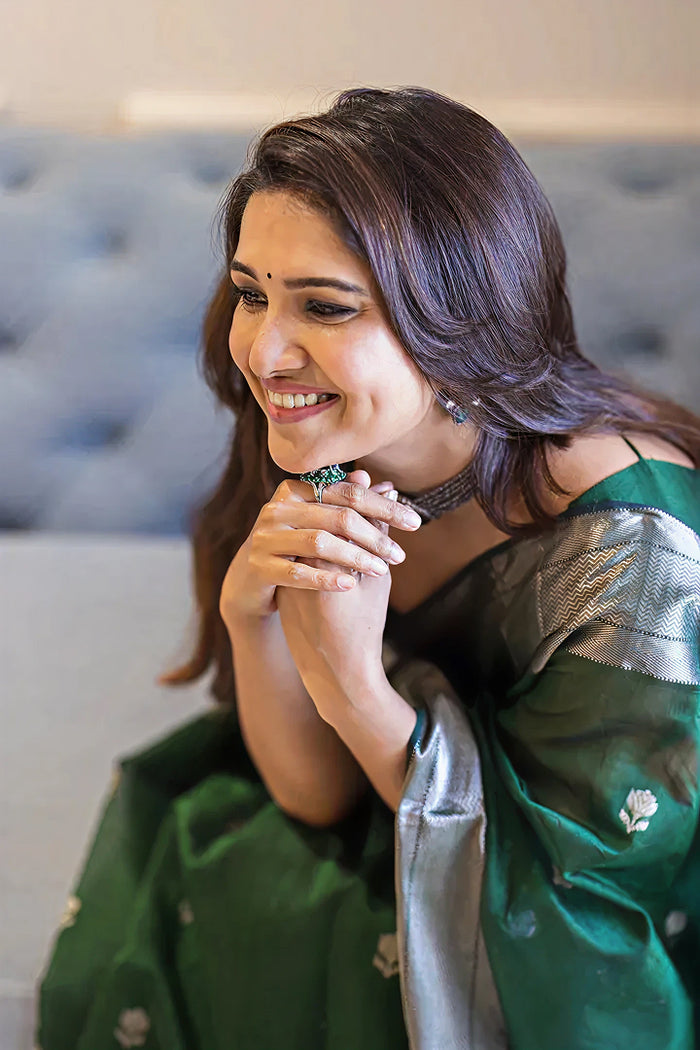 Mahendi Green Jacquard Saree – Rich Woven Fabric & Elegant Festive Drape