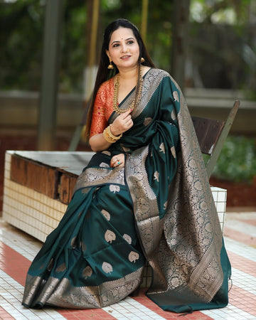 Elegant Green Jacquard Saree for Festive & Traditional Wear