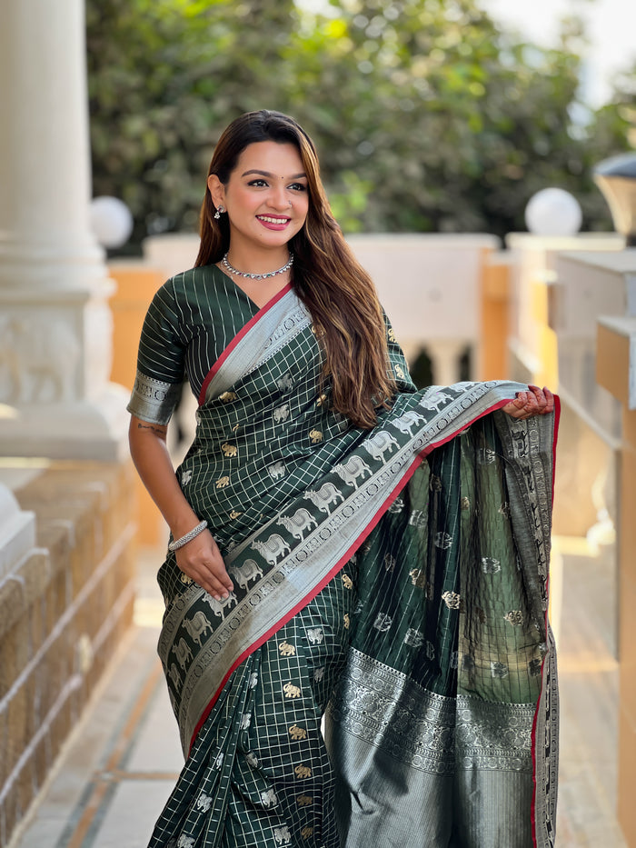 Green Jacquard Saree – Premium Woven Traditional Saree for Festive & Wedding Wear
