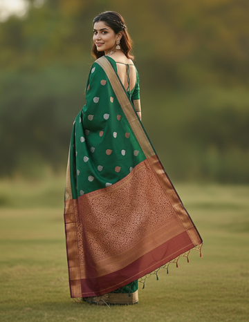Luxurious Green Jacquard Saree – Elegant Traditional Wear for Festivals & Celebrations