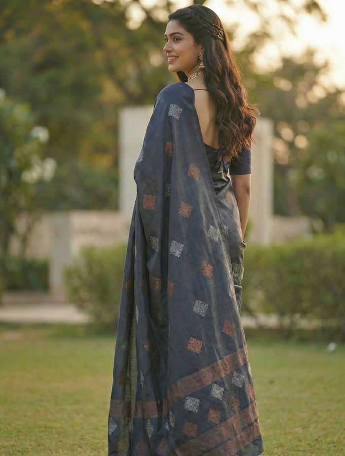 Grey Jacquard Saree – Elegant Woven Saree for Timeless Style