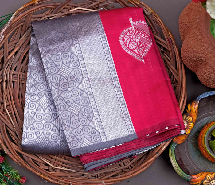 Red Jacquard Saree – Classic Festive Elegance with Premium Woven Detailing