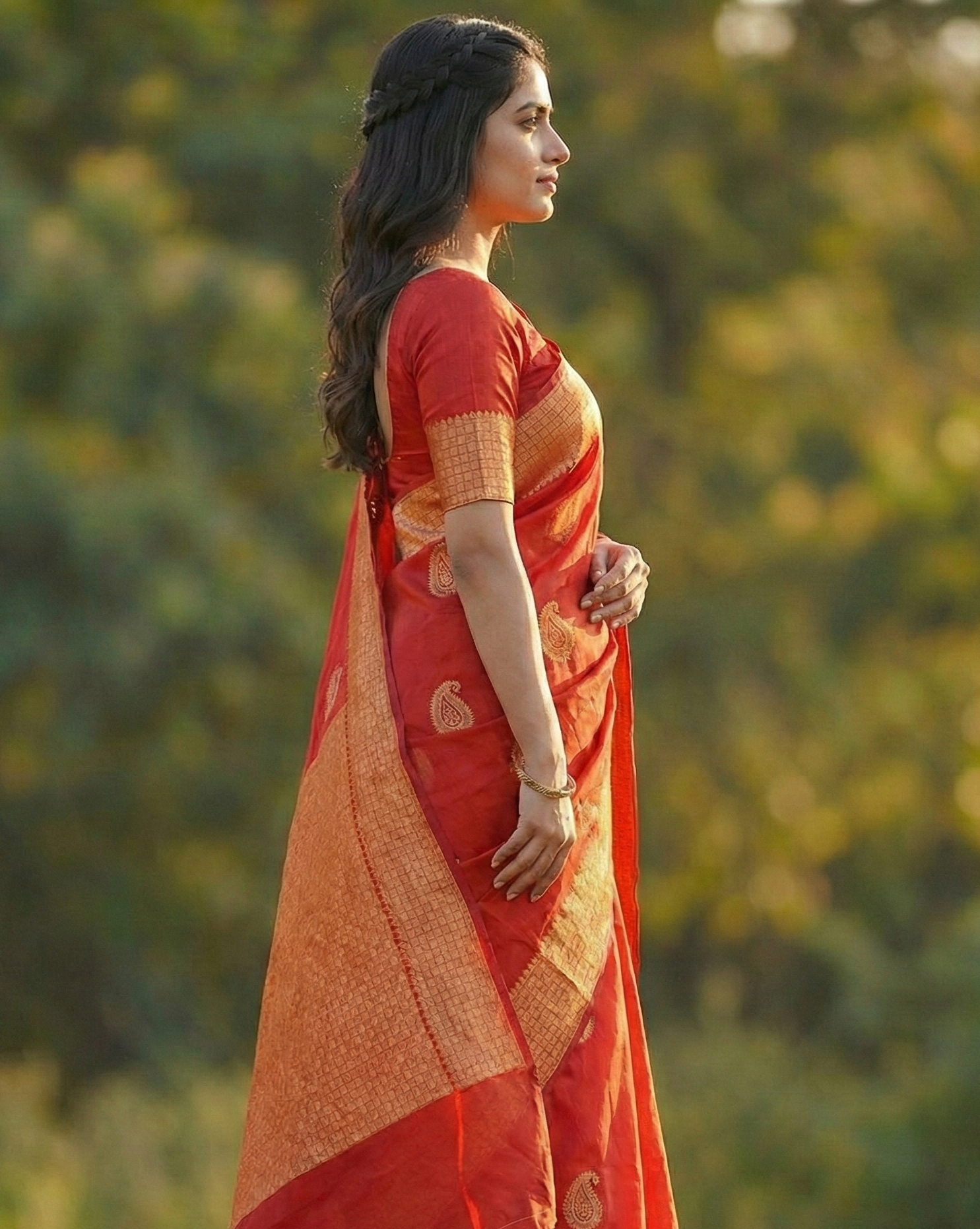 Radiant Red Jacquard Saree – Luxurious Woven Elegance for Festive & Bridal Moments
