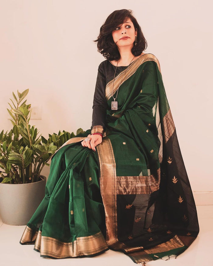 Graceful Green Jacquard Saree for Festivals, Weddings & Party Wear