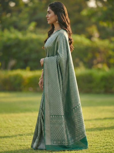 Green Jacquard Saree – Rich Traditional Weave & Festive Elegance