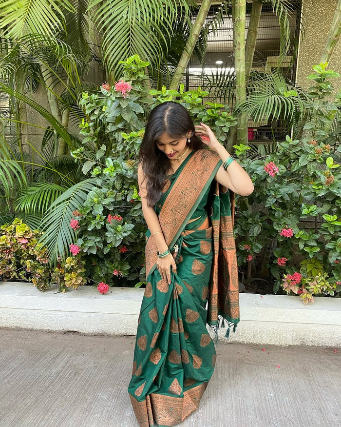 Elegant Dark Green Jacquard Saree for Festive & Traditional Wear