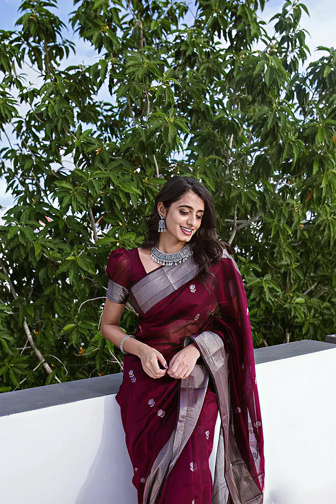 Royal Wine Jacquard Saree – Luxurious Woven Texture & Festive Elegance