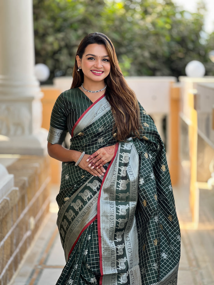 Green Jacquard Saree – Premium Woven Traditional Saree for Festive & Wedding Wear
