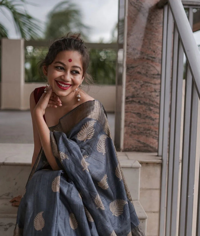 Graceful Grey Jacquard Saree – Elegant Festive & Everyday Ethnic Wear