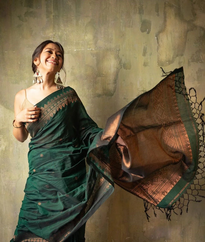 Elegant Green Jacquard Saree – Premium Festive & Traditional Wear for Women