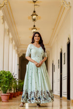 Pista Chinon Embroidered Suit Set