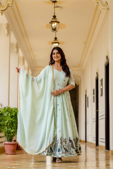 Pista Chinon Embroidered Suit Set