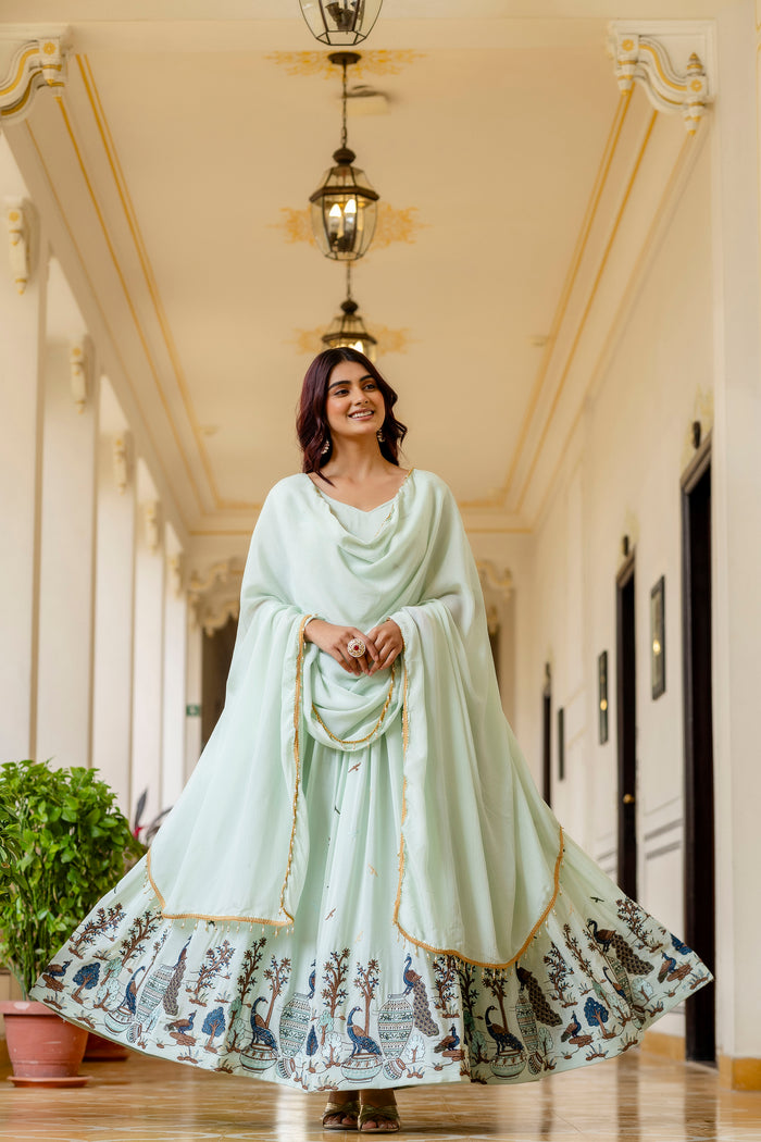 Pista Chinon Embroidered Suit Set