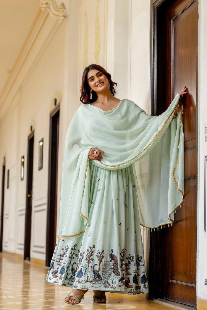 Pista Chinon Embroidered Suit Set