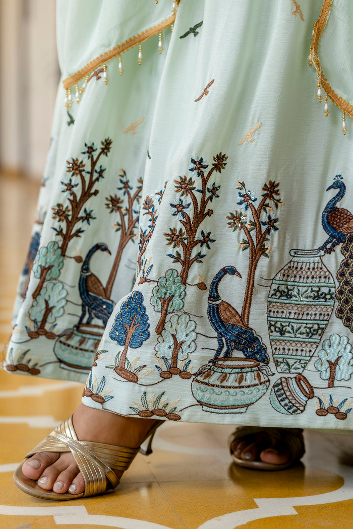 Pista Chinon Embroidered Suit Set