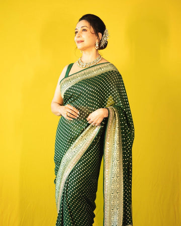 Emerald Green Jacquard Saree – Luxurious Woven Texture & Festive Elegance