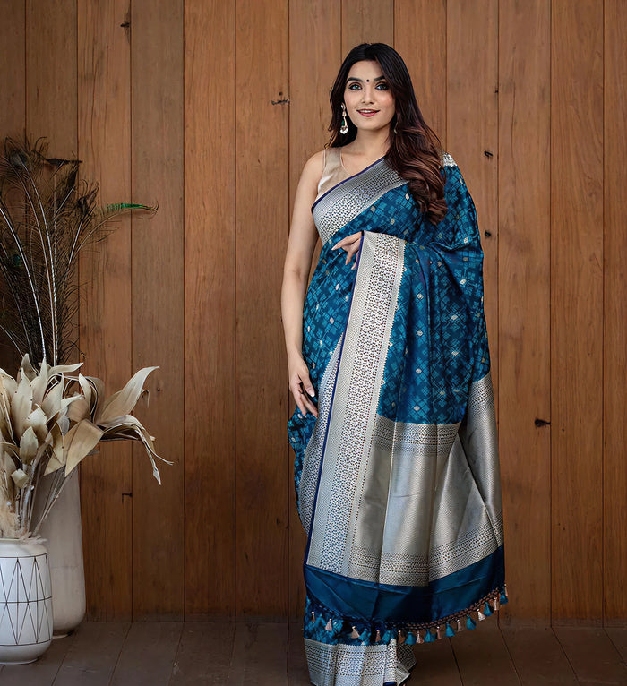 Graceful Blue Jacquard Saree – Premium Woven Design & Elegant Festive Style
