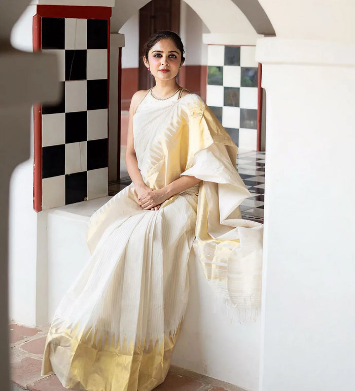 Pure White Jacquard Saree – Elegant Woven Texture & Timeless Festive Wear