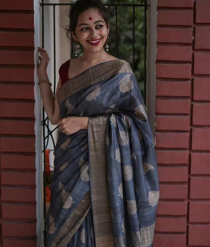 Graceful Grey Jacquard Saree – Elegant Festive & Everyday Ethnic Wear
