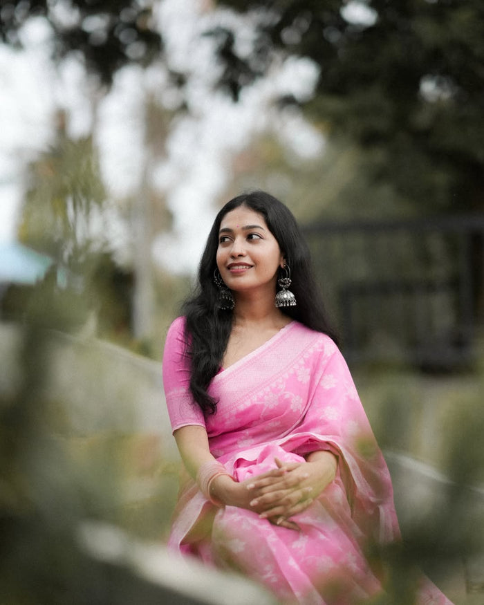 Elegant Pink Jacquard Saree – Premium Weave & Timeless Festive Style